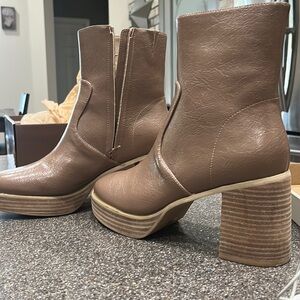 Brand new Oasis Society boots